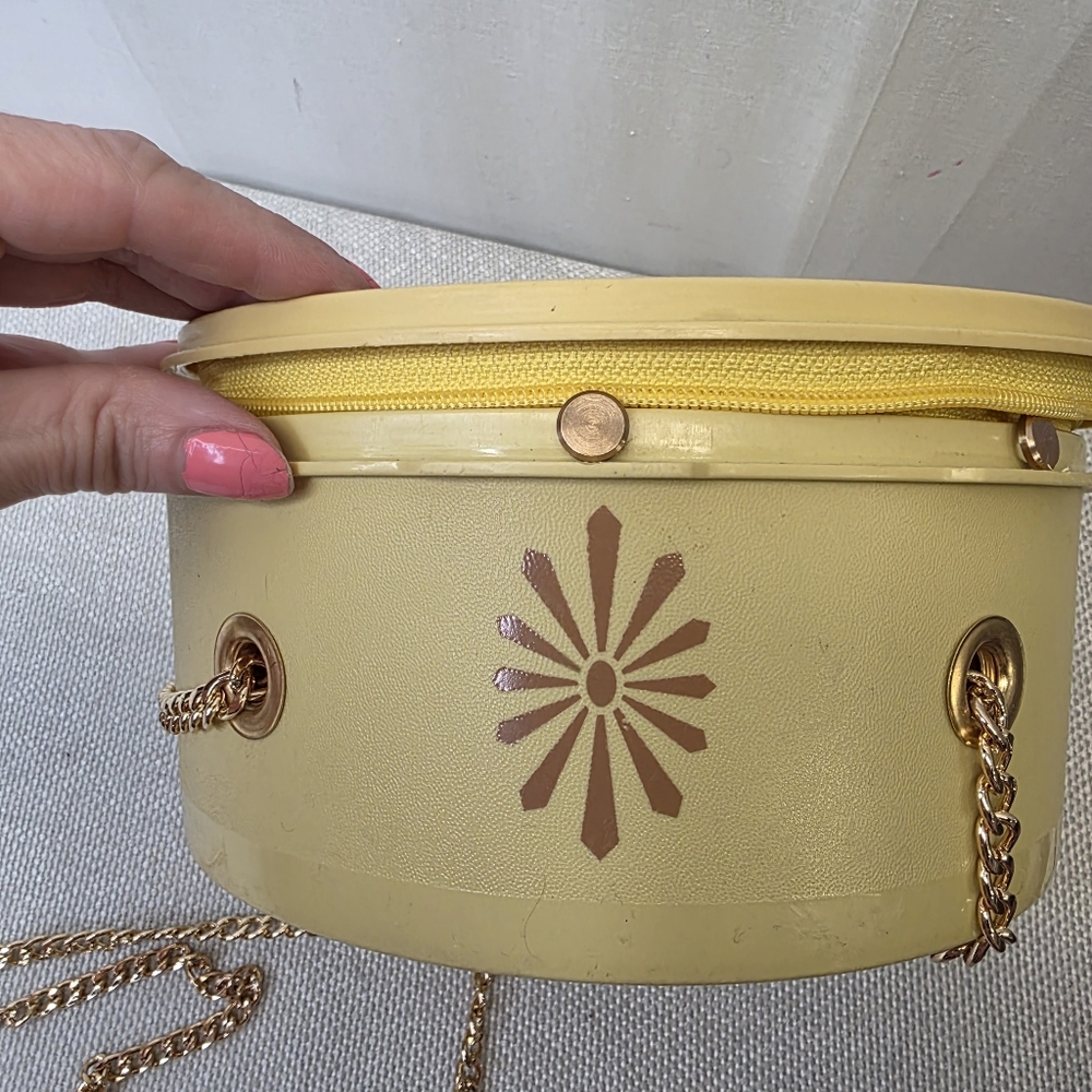 VINTAGE Tupperware Servalier Bowl Crossbody Bag | Upcycled Kitsch Yellow Purse - Picture 5 of 9
